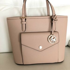 MICHAEL KORS JET SET MEDIUM POCKET